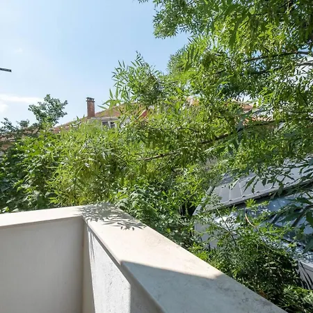 Apartment 2br 15 Bth Spacious Kitchen Metro