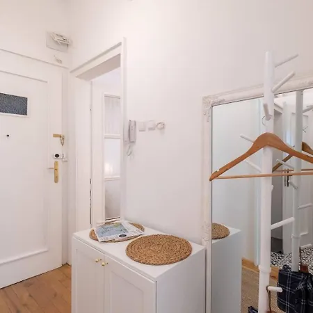 2br 15 Bth Spacious Kitchen Metro * Sofia