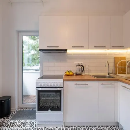 Apartment 2br 15 Bth Spacious Kitchen Metro