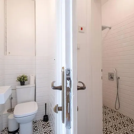2br 15 Bth Spacious Kitchen Metro Apartament *
