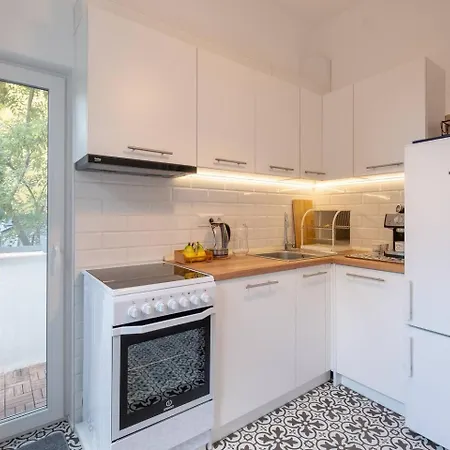 2br 15 Bth Spacious Kitchen Metro Διαμέρισμα
